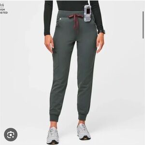 💚 FIGS SCRUBS 💚 
Zamora Joggers in Bonsai